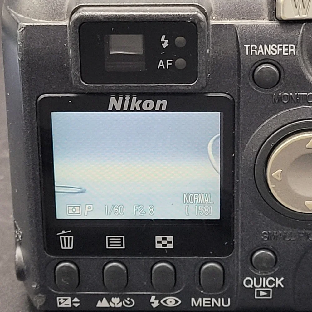 Nikon Coolpix 885 Camera With Batteries And Memory Card Reader Read Description